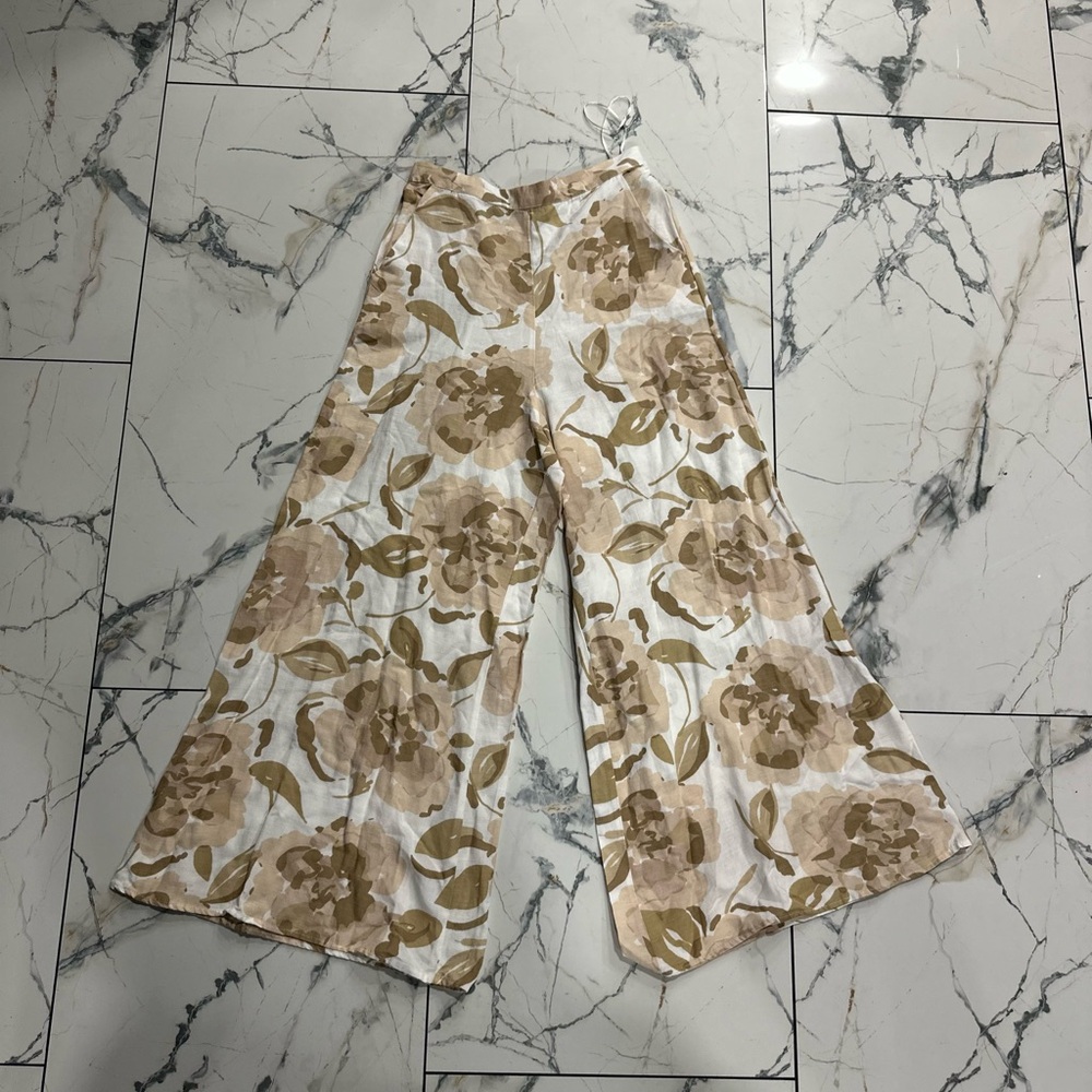 Floral Wide-Leg Pants in Beige and Cream